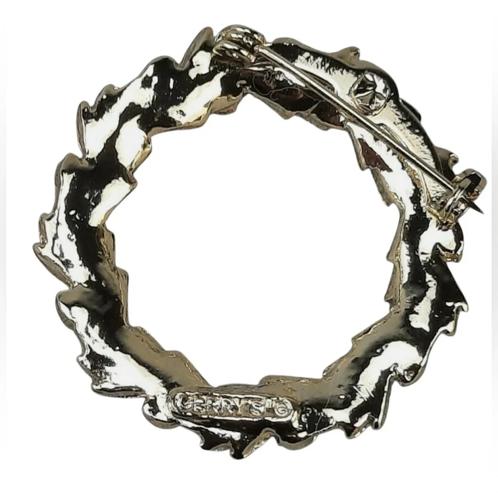 Gerry's Silver tone oak leaf round vintage brooch‎